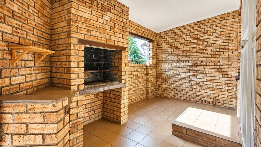 2 Bedroom Property for Sale in Safari Gardens North West